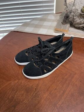 Earth Mulberry Cut Out Sneaker